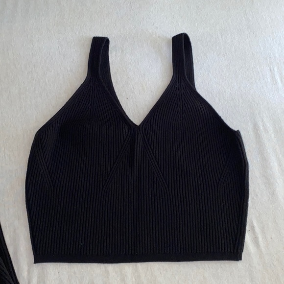 Lululemon Set’ Ribbed Knit Tank & Shorts - Picture 3 of 16